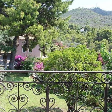 Conte Spetses Town